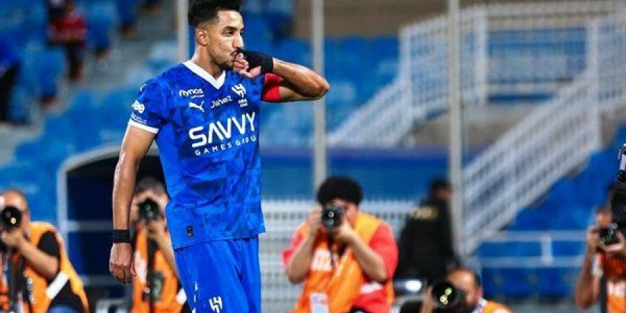 الهلال يضرب الرياض بثلاثية ويعزز صدارته للدوري السعودي