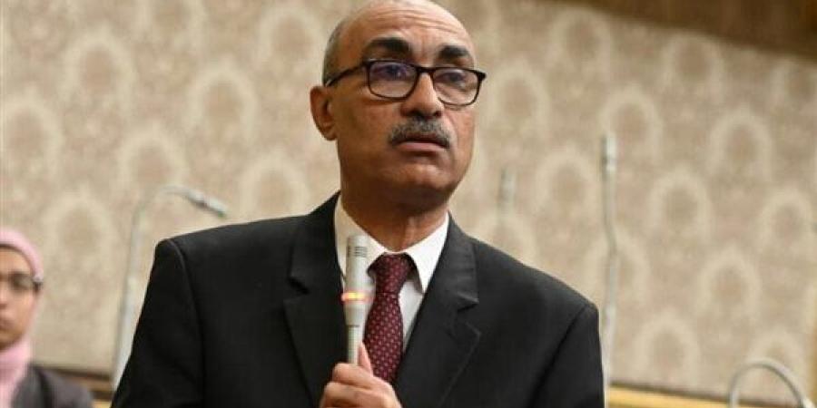 إيهاب منصور يوجه سؤالاً لوزيرة البيئة حول نتائج وظائف وظائف باحث ومراقب بيئي