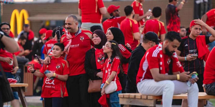 جماهير الأهلى والزمالك تزين ملعب المملكة أرينا قبل السوبر الأفريقى - مصر بوست