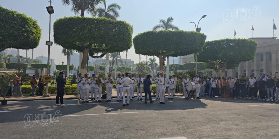 جامعة القاهرة تستقبل الطلاب بالفرقة الموسيقية العسكرية (فيديو وصور) - مصر بوست