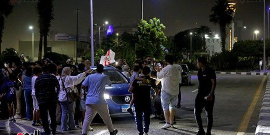 ورود وهتافات لزيزو وعمر جابر ومنسي فى استقبال لاعبى الزمالك بالمطار بعد حسم السوبر الأفريقي - مصر بوست