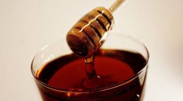 السحر الرباني..علاج للأنيميا وله فوائد طبية كثيرة..العسل الأسود تعرف كيف تحافظ علي صحتك من خلاله