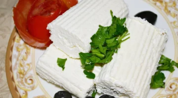 “جربي الوصفة دي وهتبقى إدمان” طريقة تحضير الجبن القريش بطعم وطريقة جديدة ومختلفة!