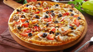 طريقة عمل البيتزا الايطالية بكل سهولة في البيت بكل تفاصيلها أروع من الجاهزة!