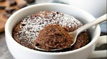 الطعم والحلاوة في الكيكة دي محصلتش.. طريقة عمل كيكة المج الشوكولاتة في الميكرويف مفيش أسهل من كده