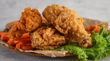 “الكنتاكي الاقتصادي” طريقة عمل دجاج كرسبي مقرمش في المنزل بمذاق شهي بدون زيت غزير