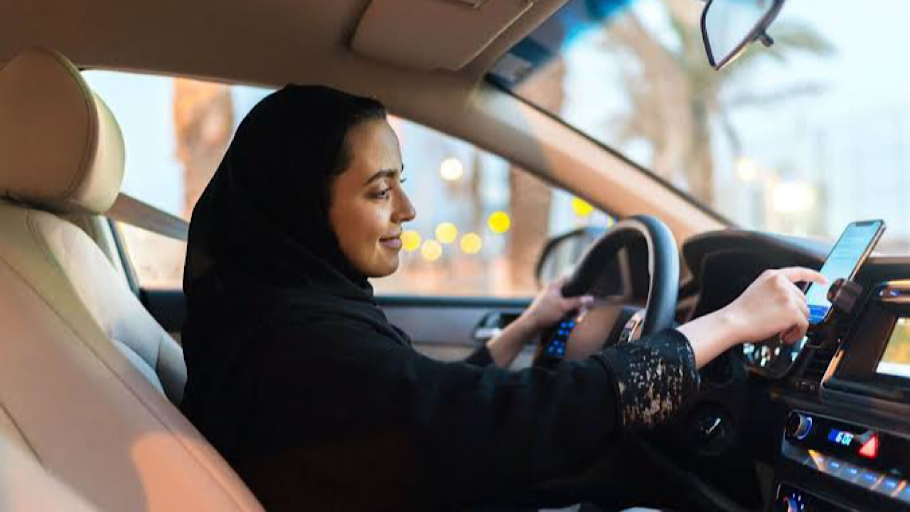 “سجلي دلوقتي”.. شروط استخراج رخصة قيادة للنساء في السعودية والخطوات المطلوبة 1445